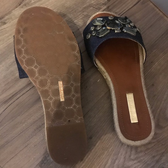 Beautiful pair of Louise et Cie flat denim sandals - Picture 5 of 5